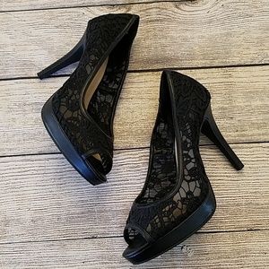 4/$20 Antonio Melani Sz 7.5 Black Lace Sheer Heels
